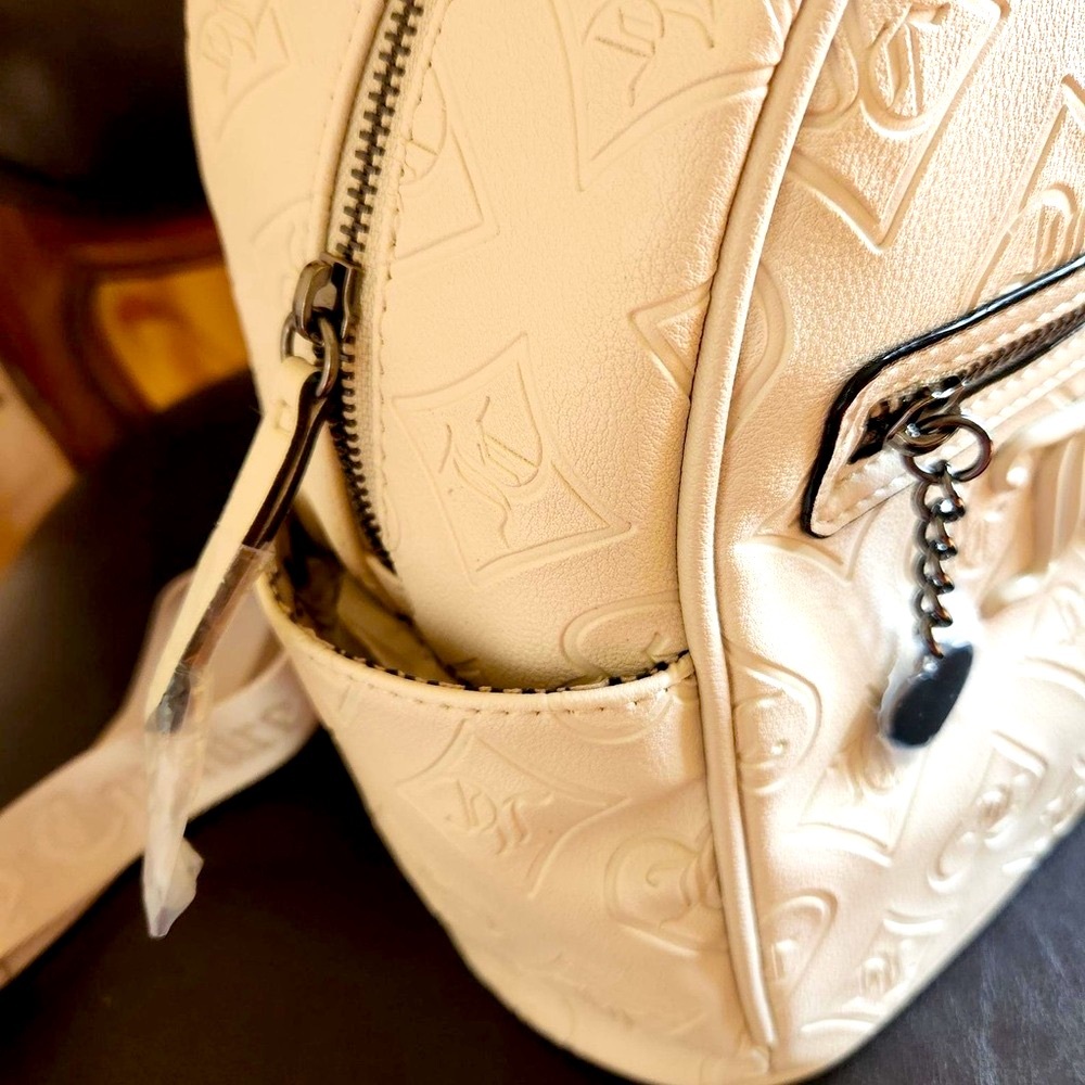 118$ Retail Juicy Couture Rare White Embossed Backpack NWT - Picture 5 of 9